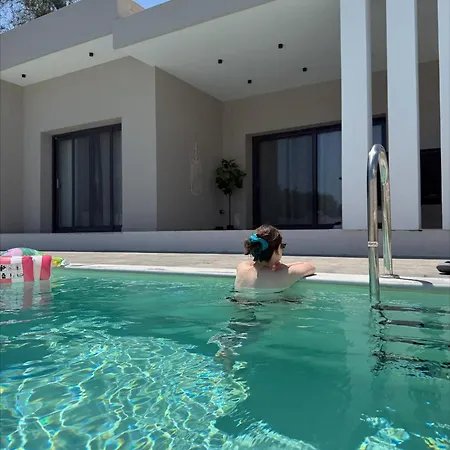 וילה Katikia Línia